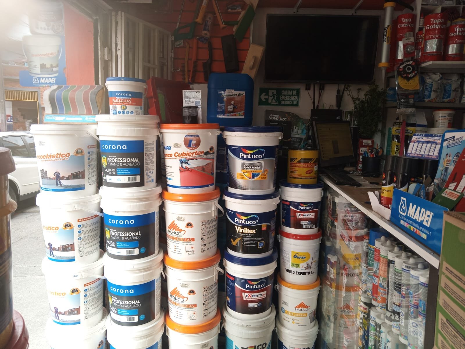Fachada e ingreso de Distrimart en Bogotá